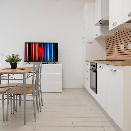 Casa Ideale Tim Appartmanti Moderni Vicina Al Centro Lecco Exterior foto