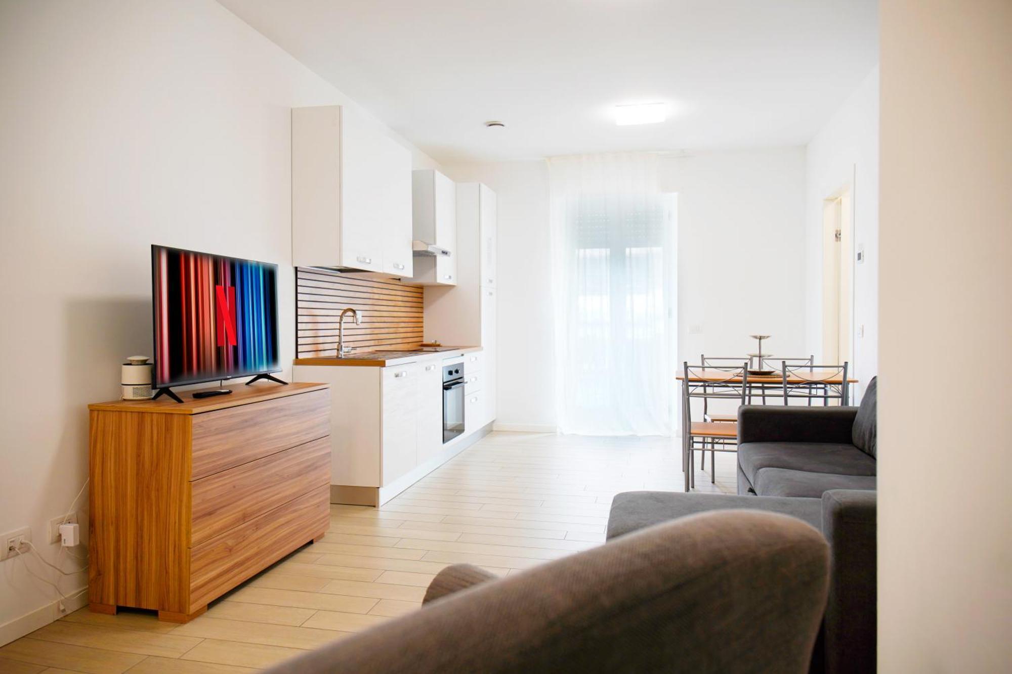 Casa Ideale Tim Appartmanti Moderni Vicina Al Centro Lecco Exterior foto
