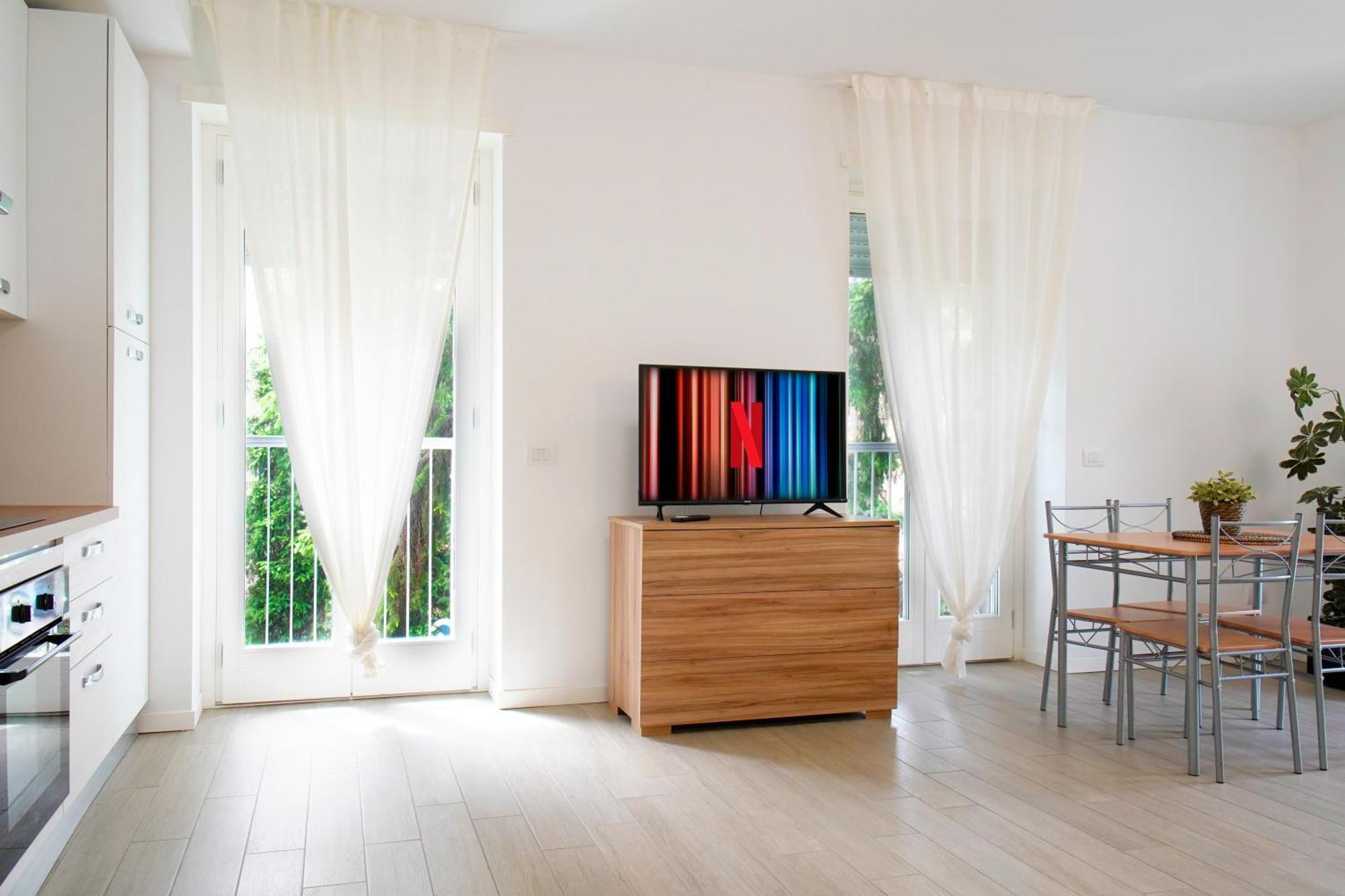 Casa Ideale Tim Appartmanti Moderni Vicina Al Centro Lecco Exterior foto