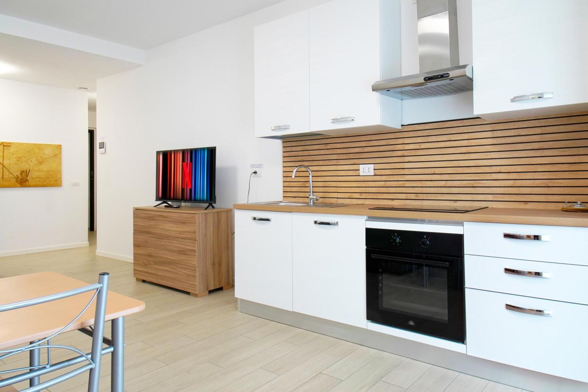 Casa Ideale Tim Appartmanti Moderni Vicina Al Centro Lecco Exterior foto