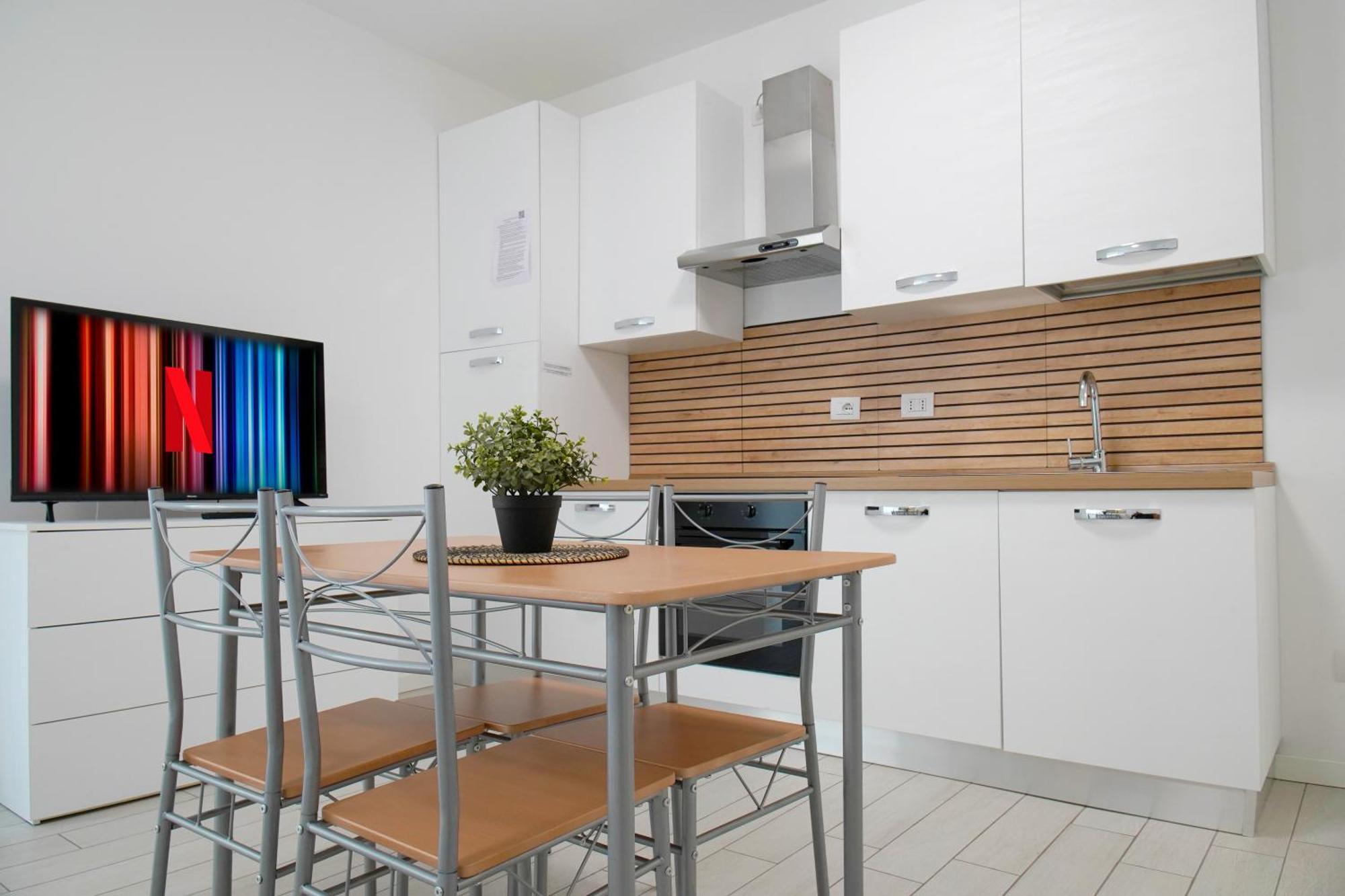 Casa Ideale Tim Appartmanti Moderni Vicina Al Centro Lecco Exterior foto