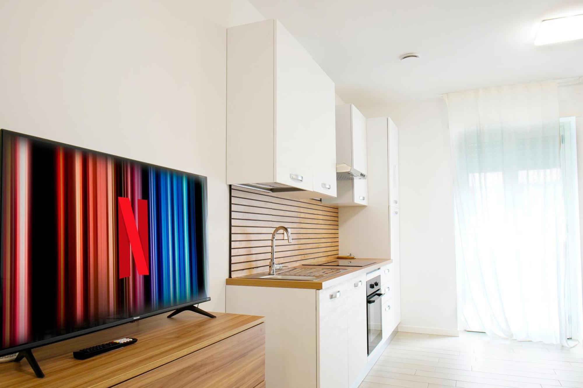 Casa Ideale Tim Appartmanti Moderni Vicina Al Centro Lecco Exterior foto